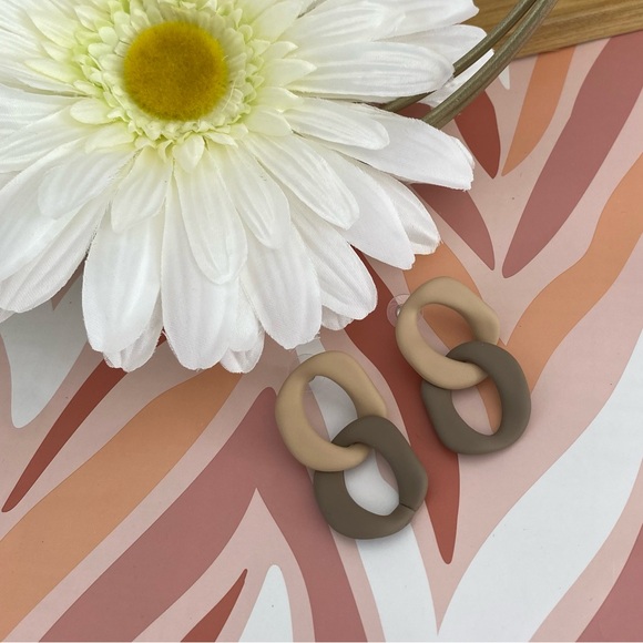 Color Block Chain Link Earrings - Picture 4 of 6